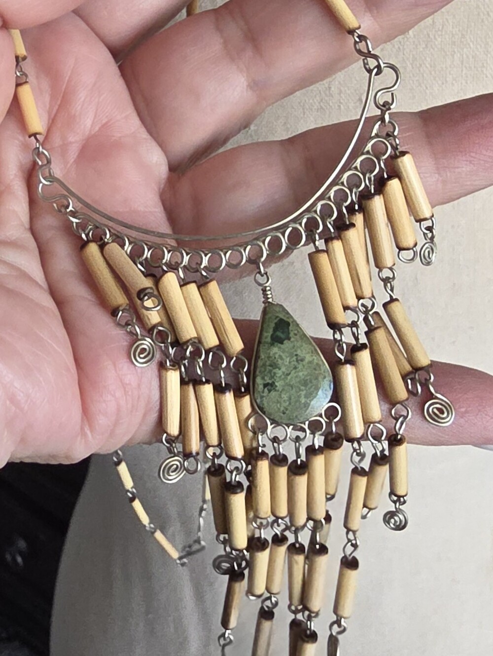 Peruvian Green Serpentine Semiprecious Stone Tribal Bamboo Fringe Necklace - Picture 5 of 6
